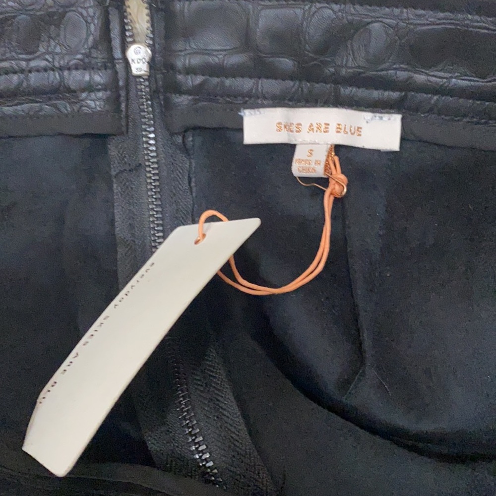 Skies are blue croc leather skirt - Picture 4 of 4